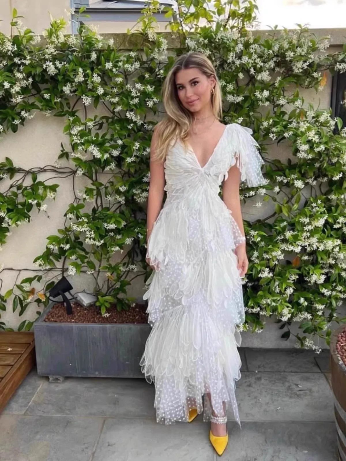 Fashionkova dress to impress outfits 2024 Summer White Feather Hollow V-neck Sling Dress